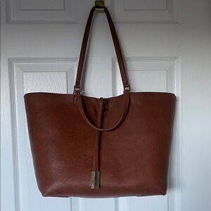 Chic Tan Leather Tote Bag